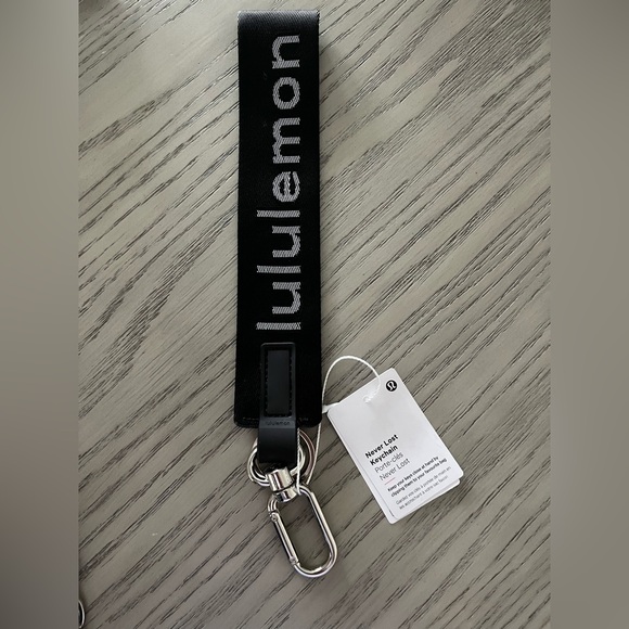 Lululemon Never Lost‎ Black Keychain - Picture 1 of 2